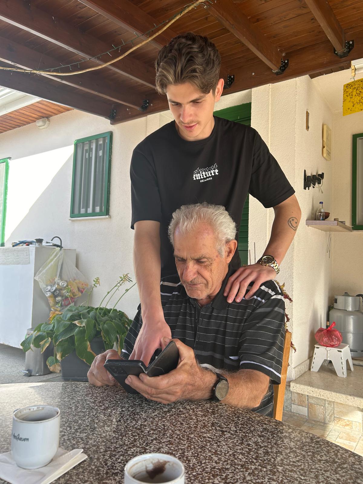 Chris Teaching Papou